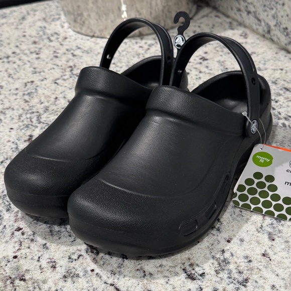 CROCS Other - CROCS Specialist M11 NWT Black Classic Clog